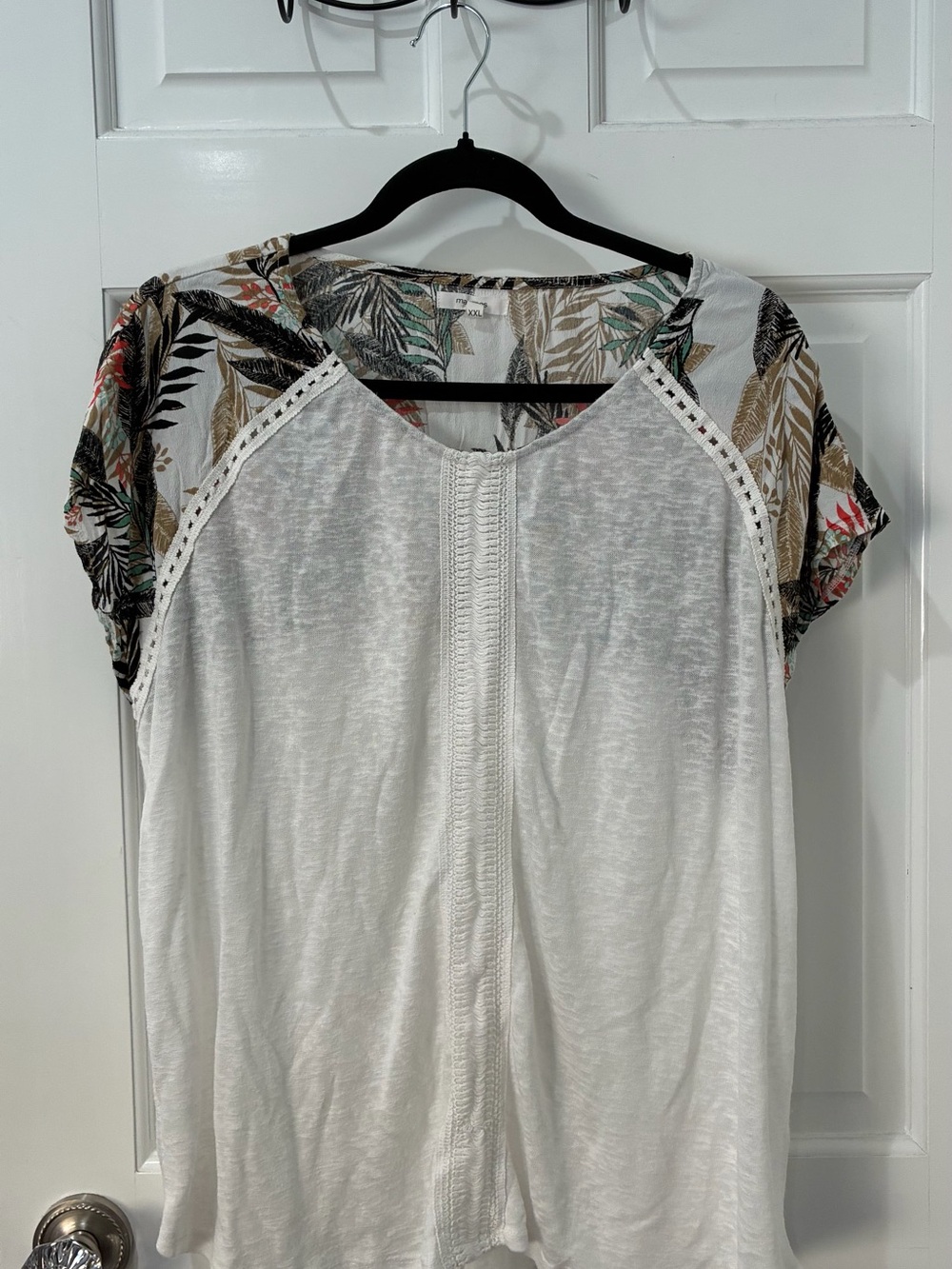 Maurices White T-Shirt with Tropical Leaf-Print Cap Sleeves
